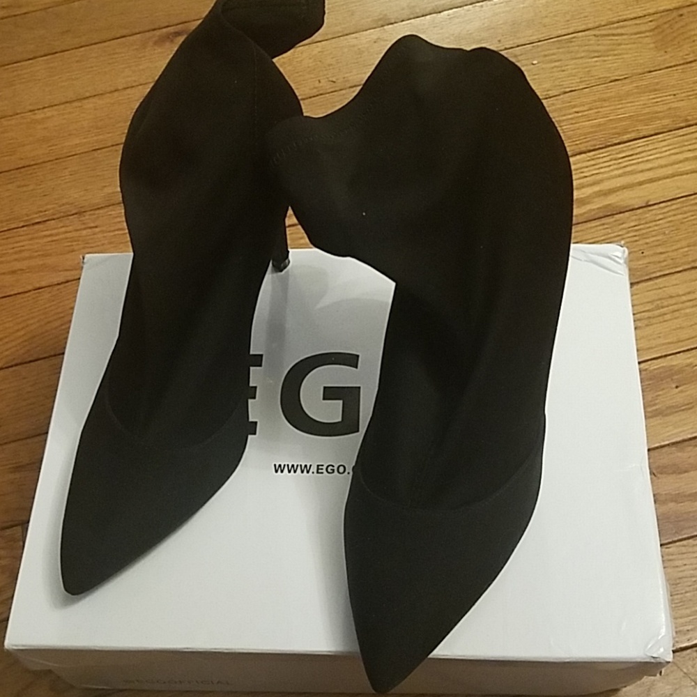 Boot - Picture 2 of 5